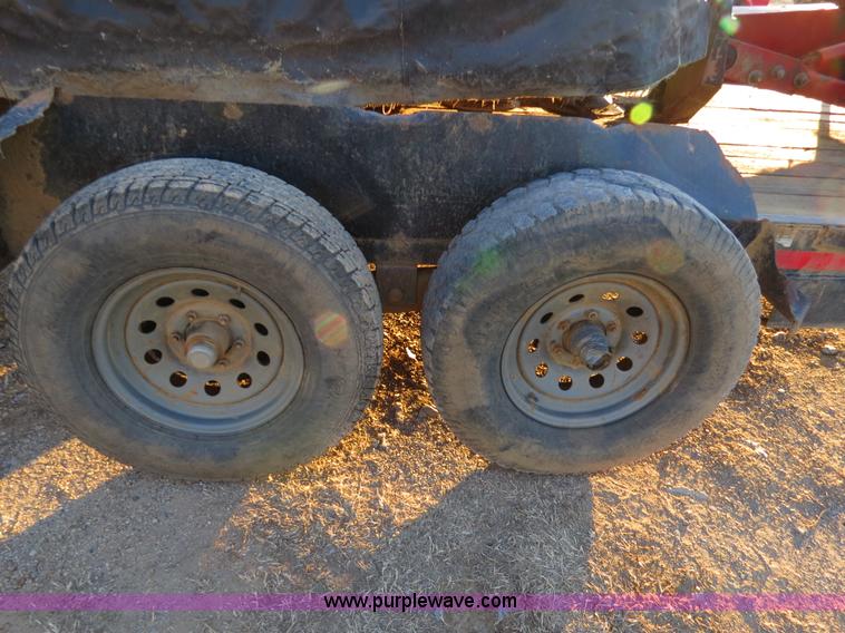 image for item B4830 2002 Diamond T flatbed trailer