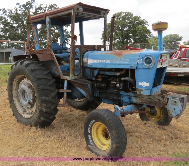 image for item B4834 1972 Ford 7000 tractor