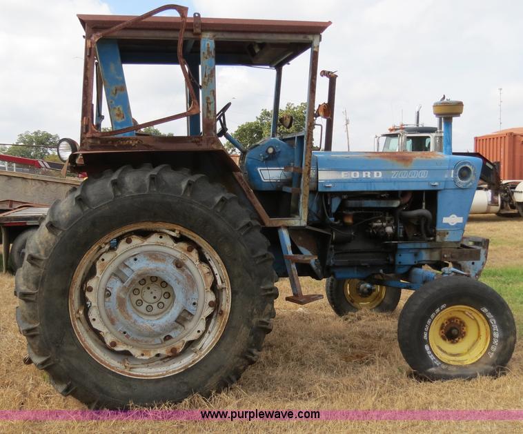image for item B4834 1972 Ford 7000 tractor