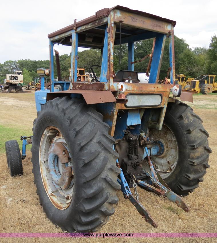 image for item B4834 1972 Ford 7000 tractor