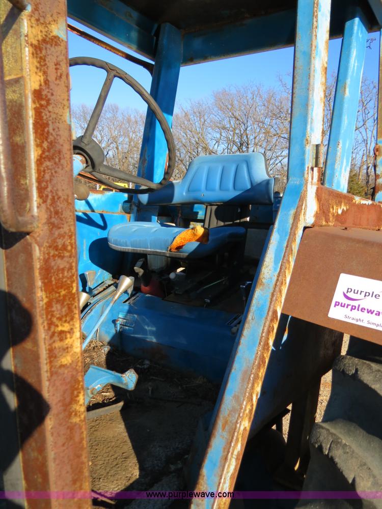 image for item B4834 1972 Ford 7000 tractor