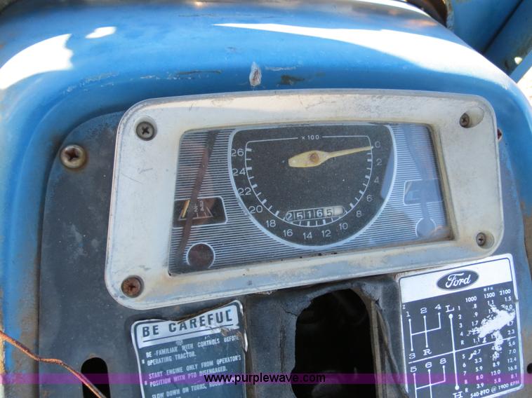 image for item B4834 1972 Ford 7000 tractor