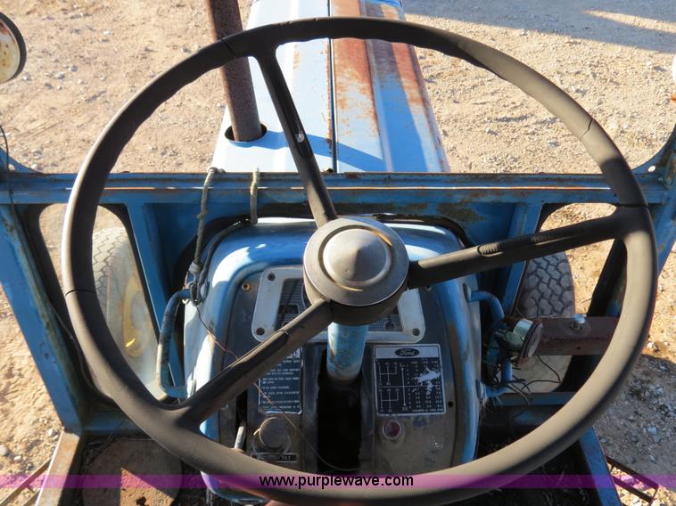 image for item B4834 1972 Ford 7000 tractor