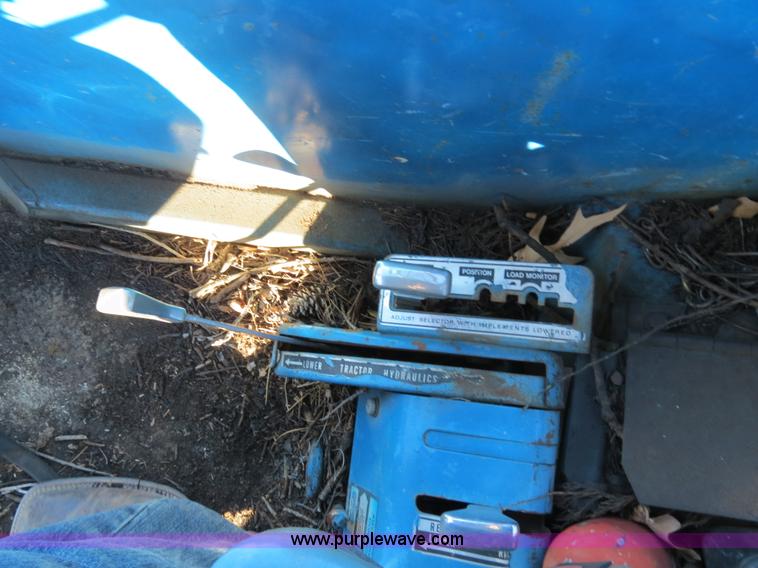 image for item B4834 1972 Ford 7000 tractor