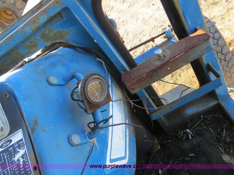 image for item B4834 1972 Ford 7000 tractor