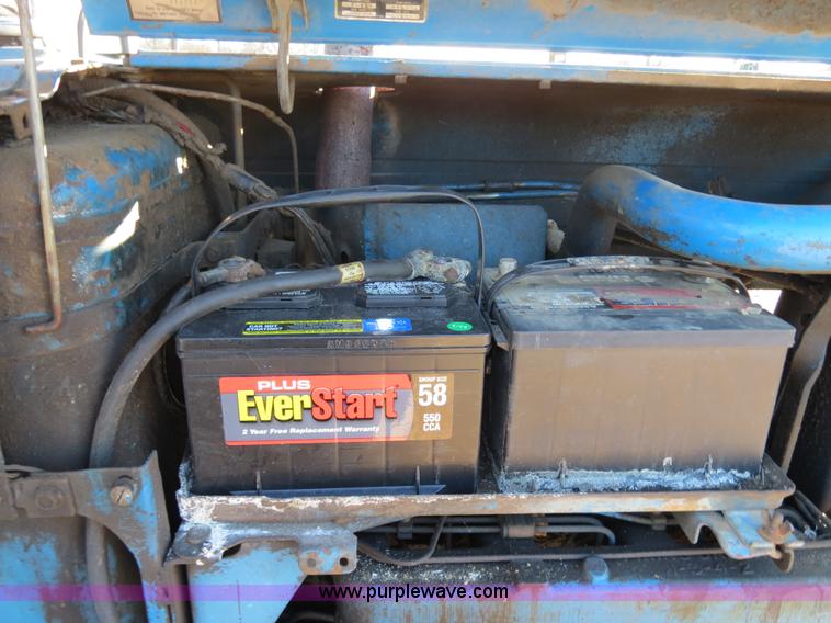 image for item B4834 1972 Ford 7000 tractor