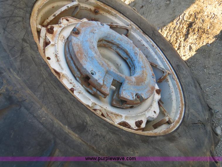 image for item B4834 1972 Ford 7000 tractor