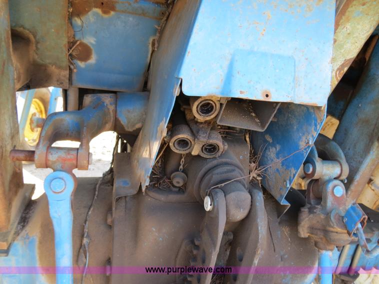image for item B4834 1972 Ford 7000 tractor