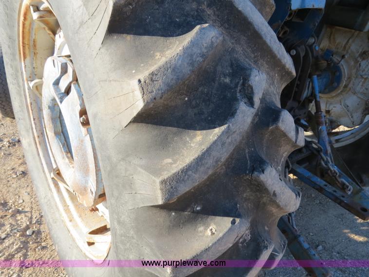 image for item B4834 1972 Ford 7000 tractor