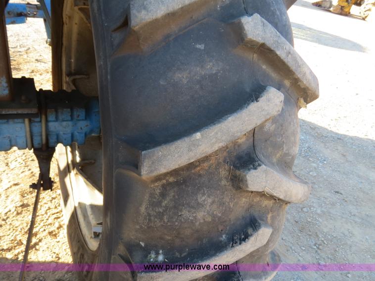 image for item B4834 1972 Ford 7000 tractor