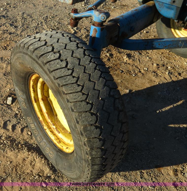 image for item B4834 1972 Ford 7000 tractor