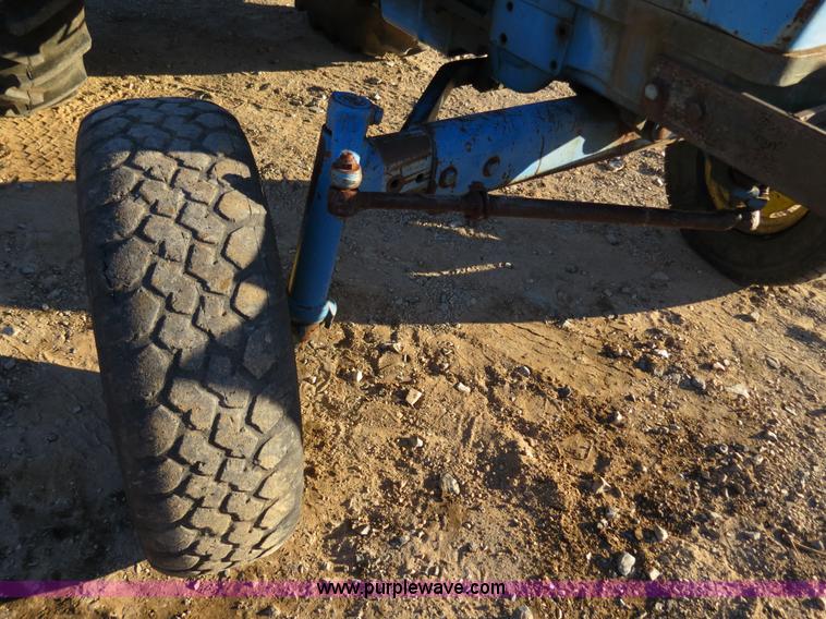 image for item B4834 1972 Ford 7000 tractor