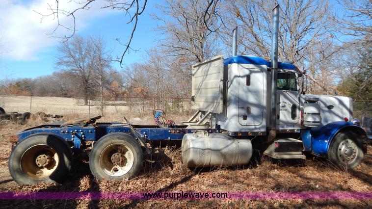 image for item B4836 1983 Peterbilt 359 semi truck