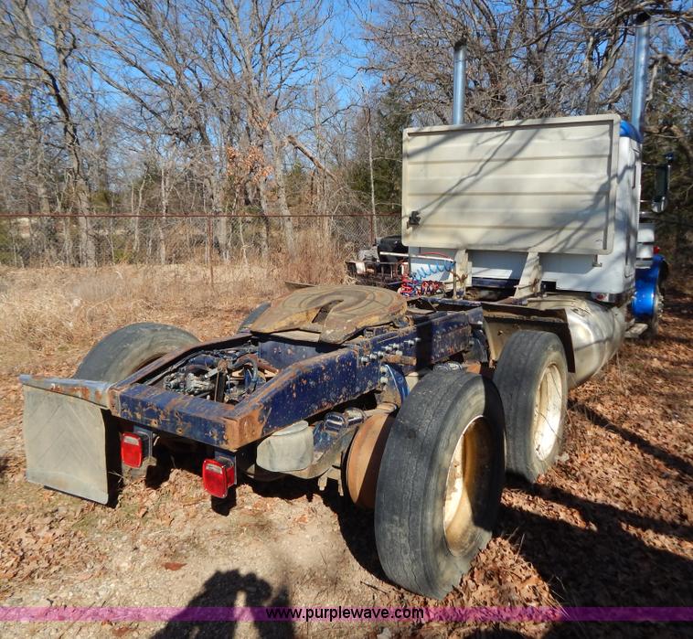 image for item B4836 1983 Peterbilt 359 semi truck