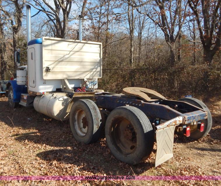 image for item B4836 1983 Peterbilt 359 semi truck