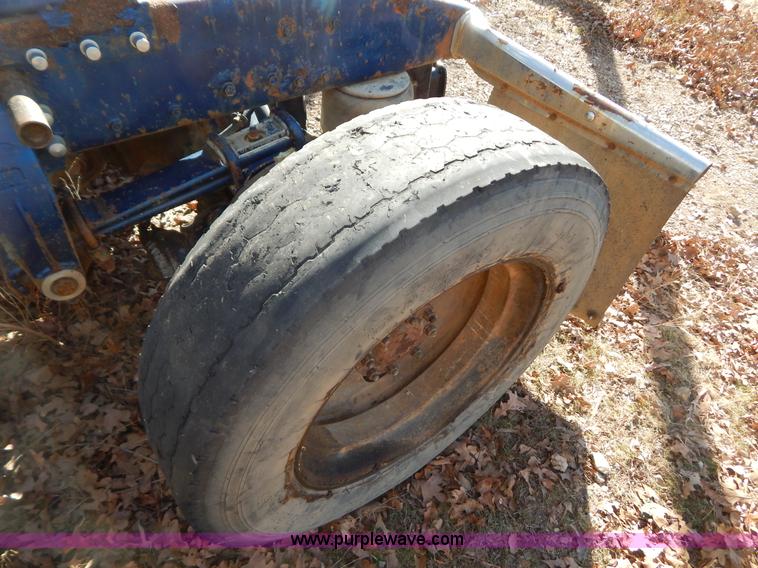 image for item B4836 1983 Peterbilt 359 semi truck