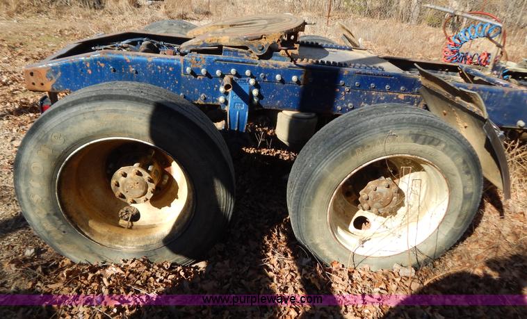 image for item B4836 1983 Peterbilt 359 semi truck