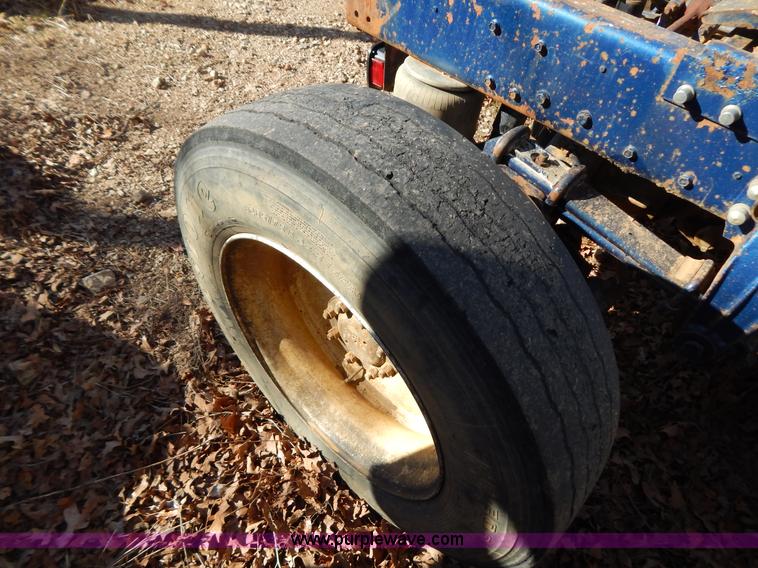 image for item B4836 1983 Peterbilt 359 semi truck