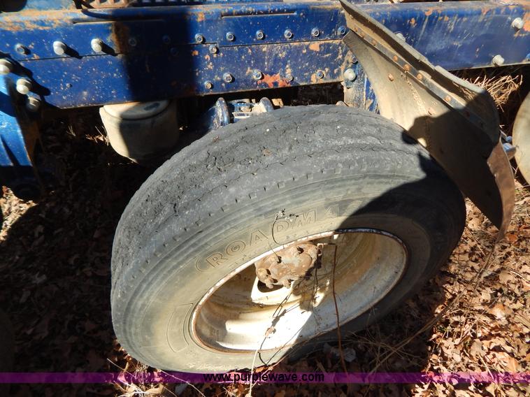 image for item B4836 1983 Peterbilt 359 semi truck