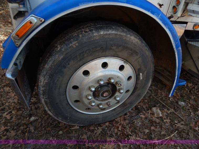 image for item B4836 1983 Peterbilt 359 semi truck