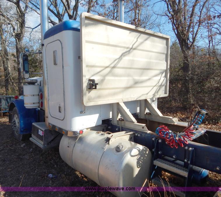 image for item B4836 1983 Peterbilt 359 semi truck