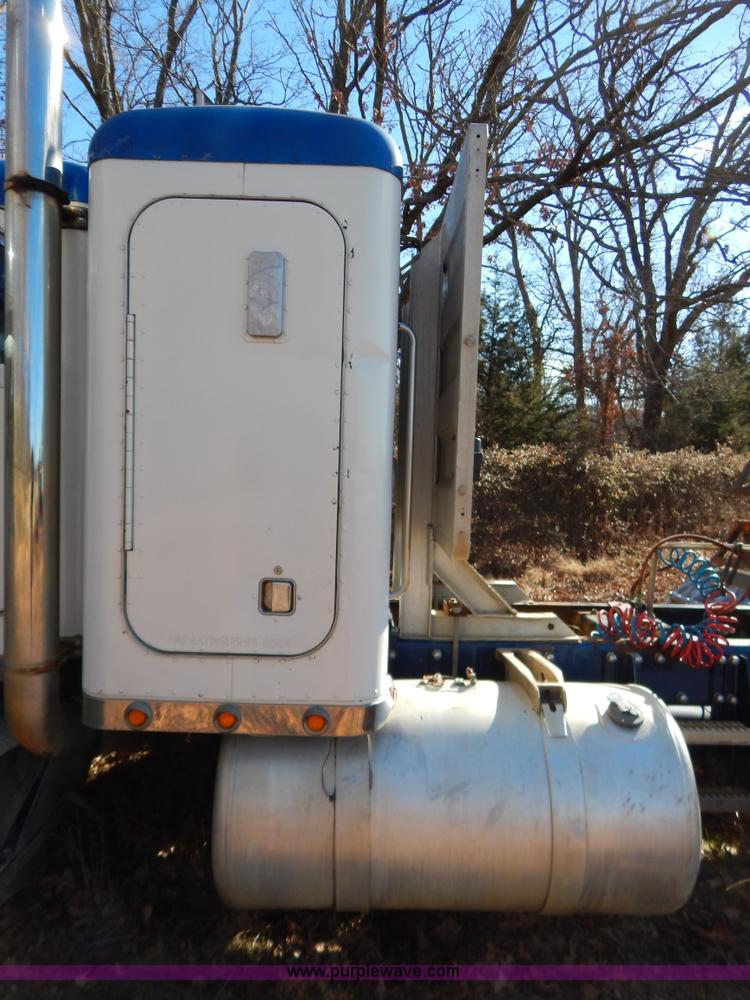 image for item B4836 1983 Peterbilt 359 semi truck