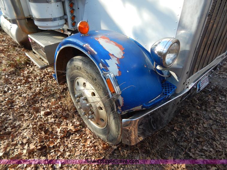 image for item B4836 1983 Peterbilt 359 semi truck