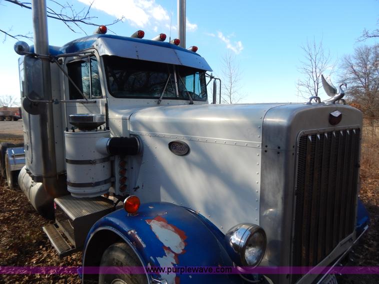 image for item B4836 1983 Peterbilt 359 semi truck