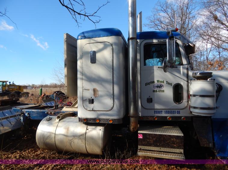 image for item B4836 1983 Peterbilt 359 semi truck