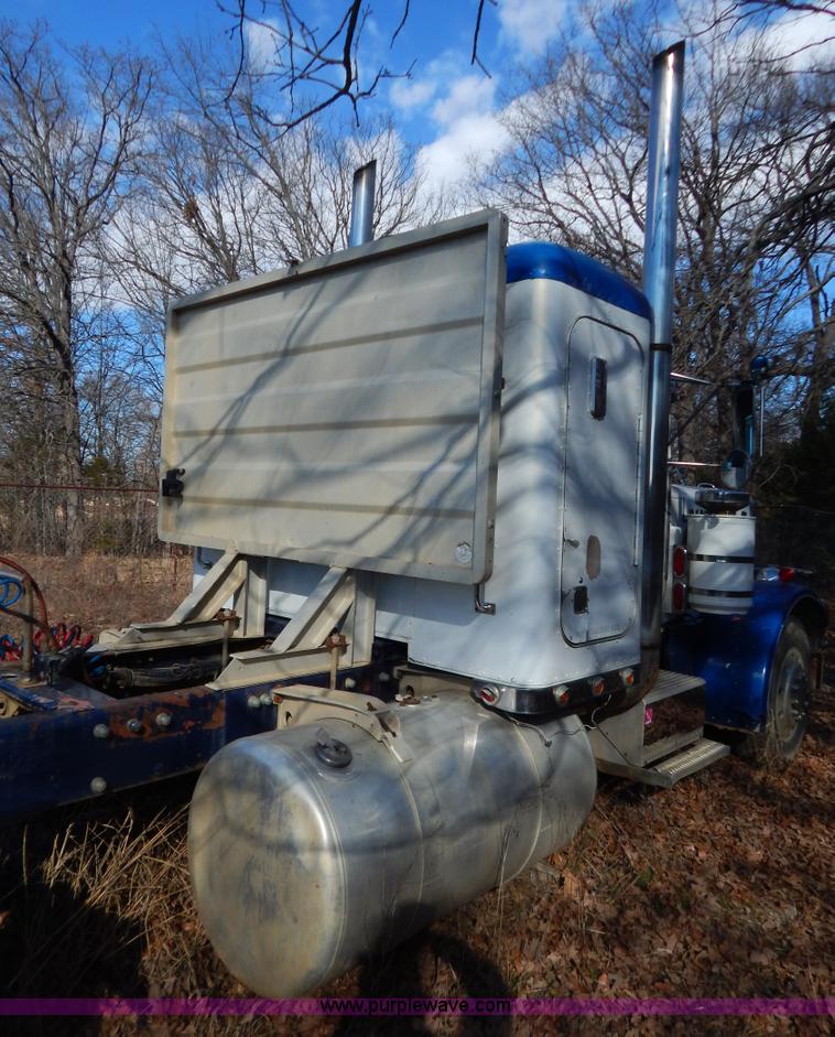 image for item B4836 1983 Peterbilt 359 semi truck