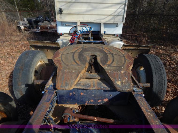 image for item B4836 1983 Peterbilt 359 semi truck