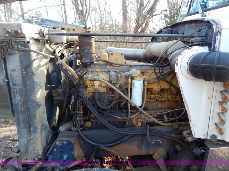 image for item B4836 1983 Peterbilt 359 semi truck