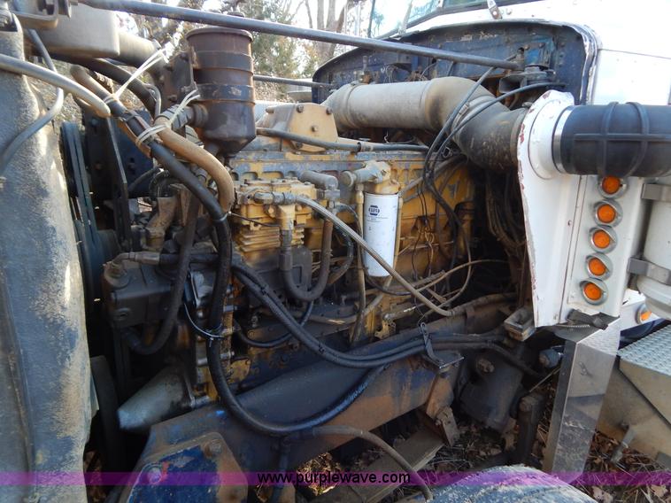 image for item B4836 1983 Peterbilt 359 semi truck