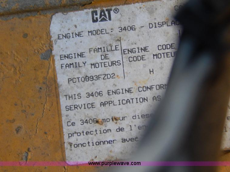 image for item B4836 1983 Peterbilt 359 semi truck