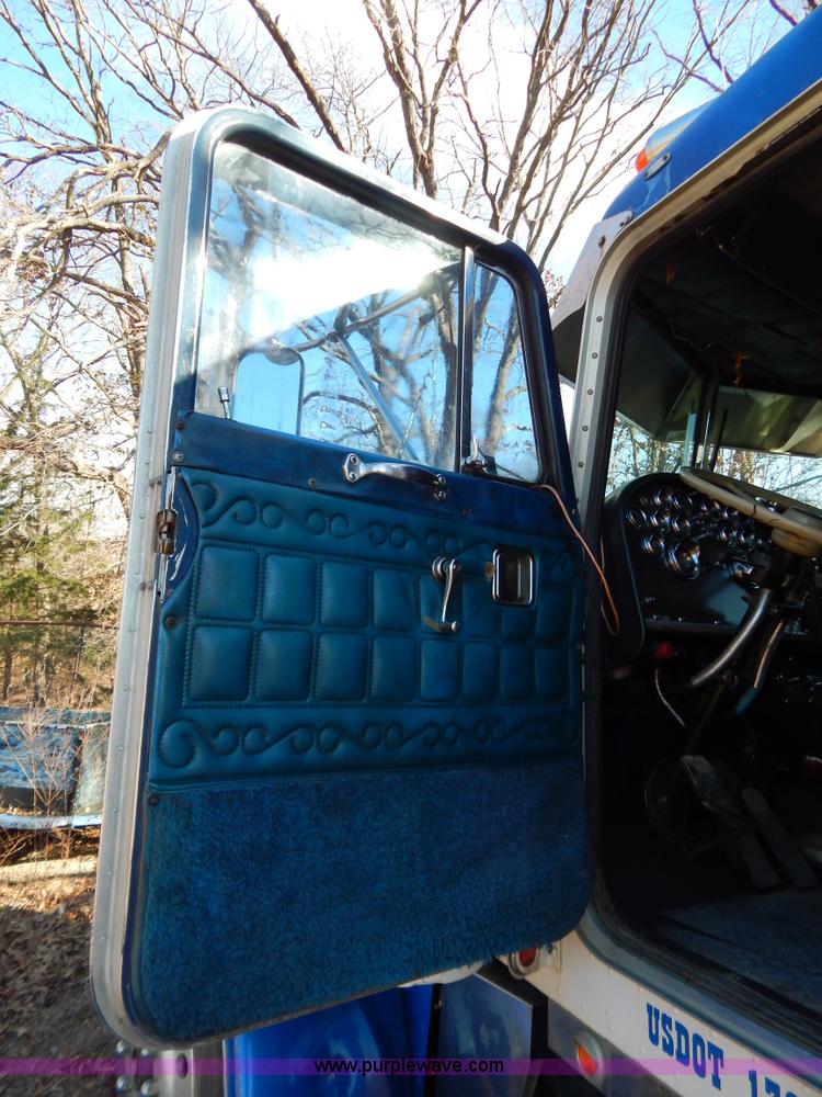 image for item B4836 1983 Peterbilt 359 semi truck