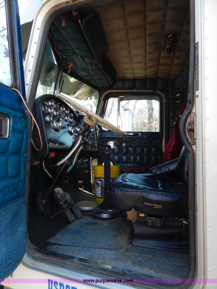 image for item B4836 1983 Peterbilt 359 semi truck