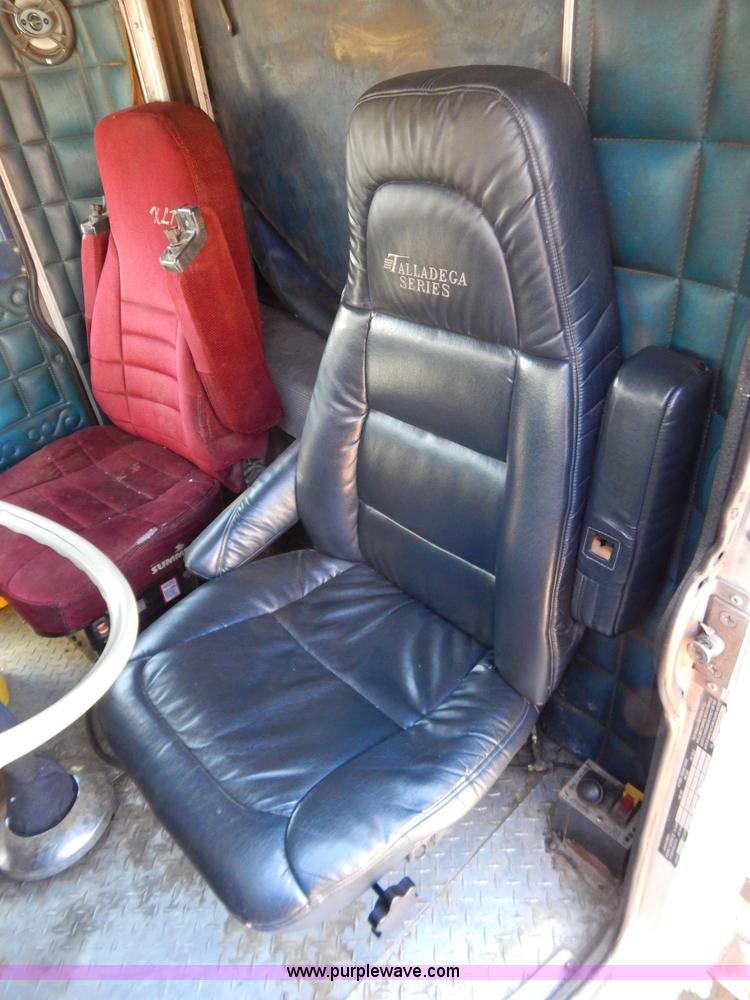 image for item B4836 1983 Peterbilt 359 semi truck