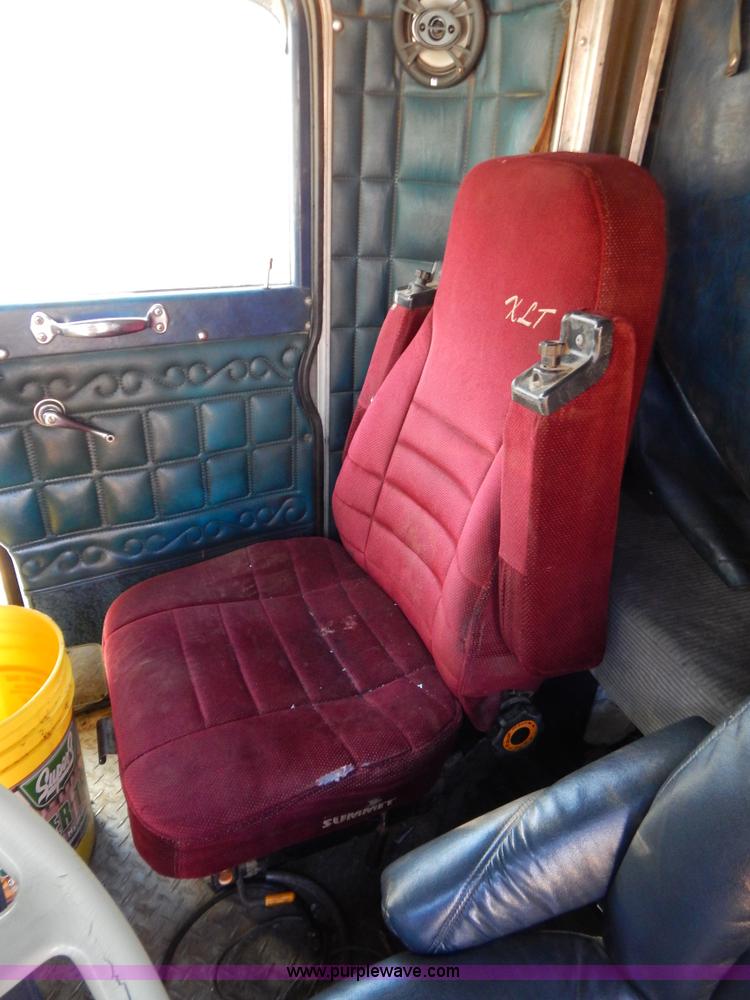 image for item B4836 1983 Peterbilt 359 semi truck