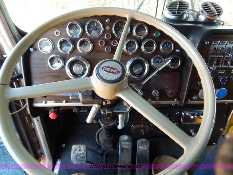 image for item B4836 1983 Peterbilt 359 semi truck