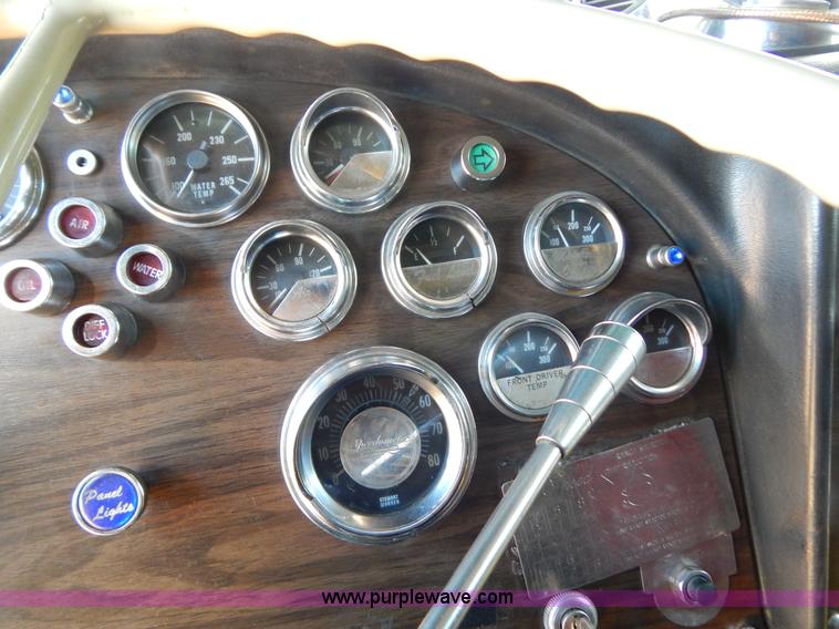 image for item B4836 1983 Peterbilt 359 semi truck