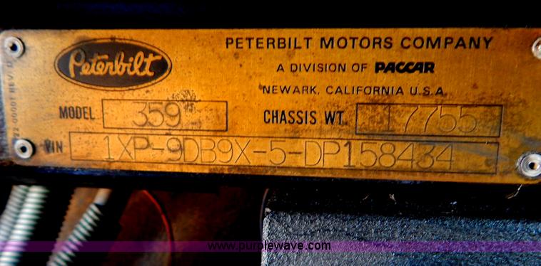 image for item B4836 1983 Peterbilt 359 semi truck