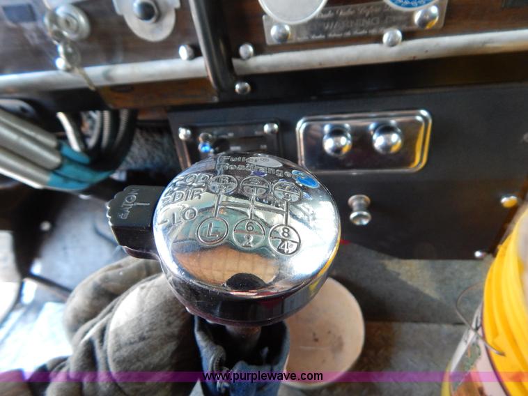 image for item B4836 1983 Peterbilt 359 semi truck