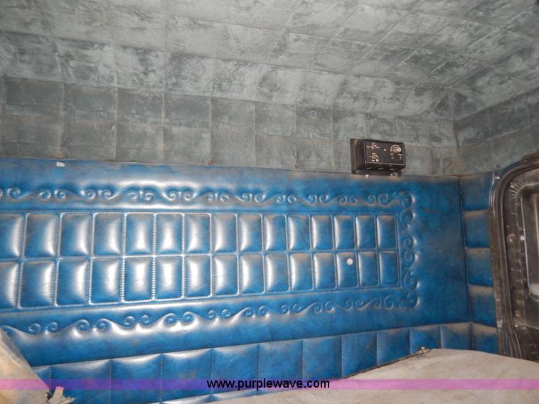 image for item B4836 1983 Peterbilt 359 semi truck