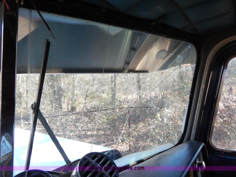 image for item B4836 1983 Peterbilt 359 semi truck