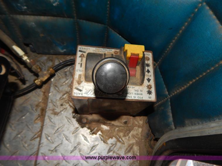 image for item B4836 1983 Peterbilt 359 semi truck