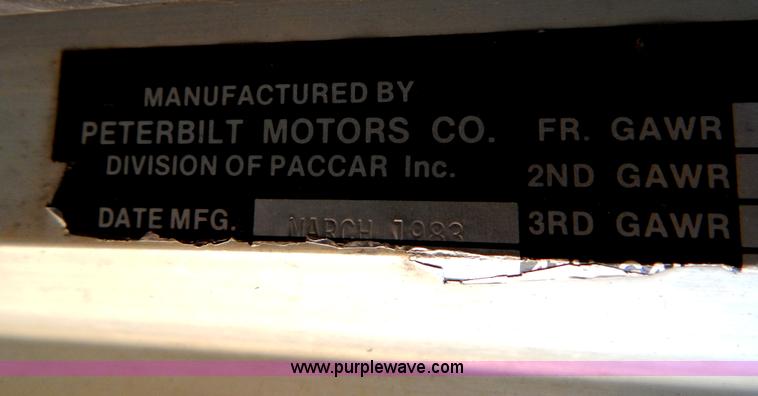 image for item B4836 1983 Peterbilt 359 semi truck