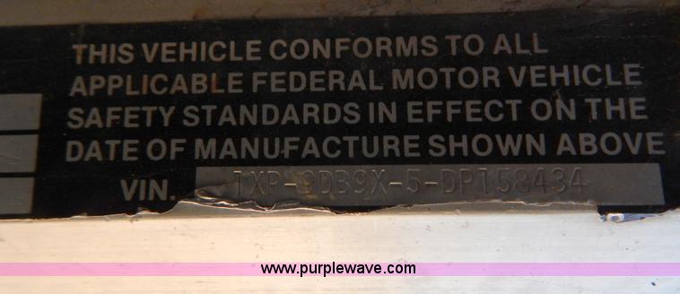 image for item B4836 1983 Peterbilt 359 semi truck