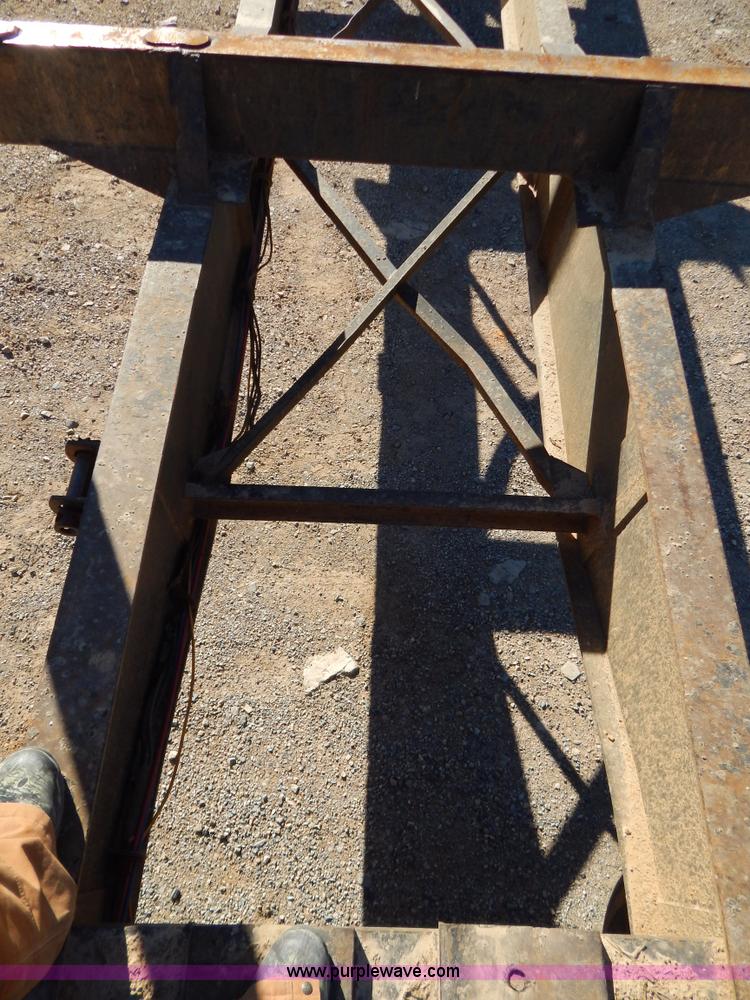 image for item B4837 2001 Pitts LT-40-8-L log trailer