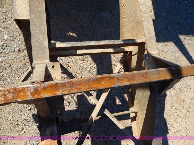 image for item B4837 2001 Pitts LT-40-8-L log trailer