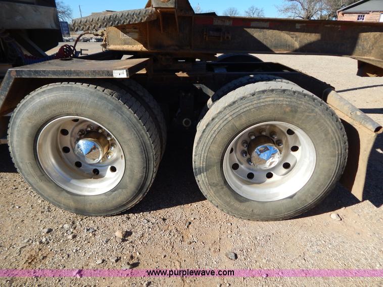 image for item B4838 1998 Peterbilt 379 semi truck